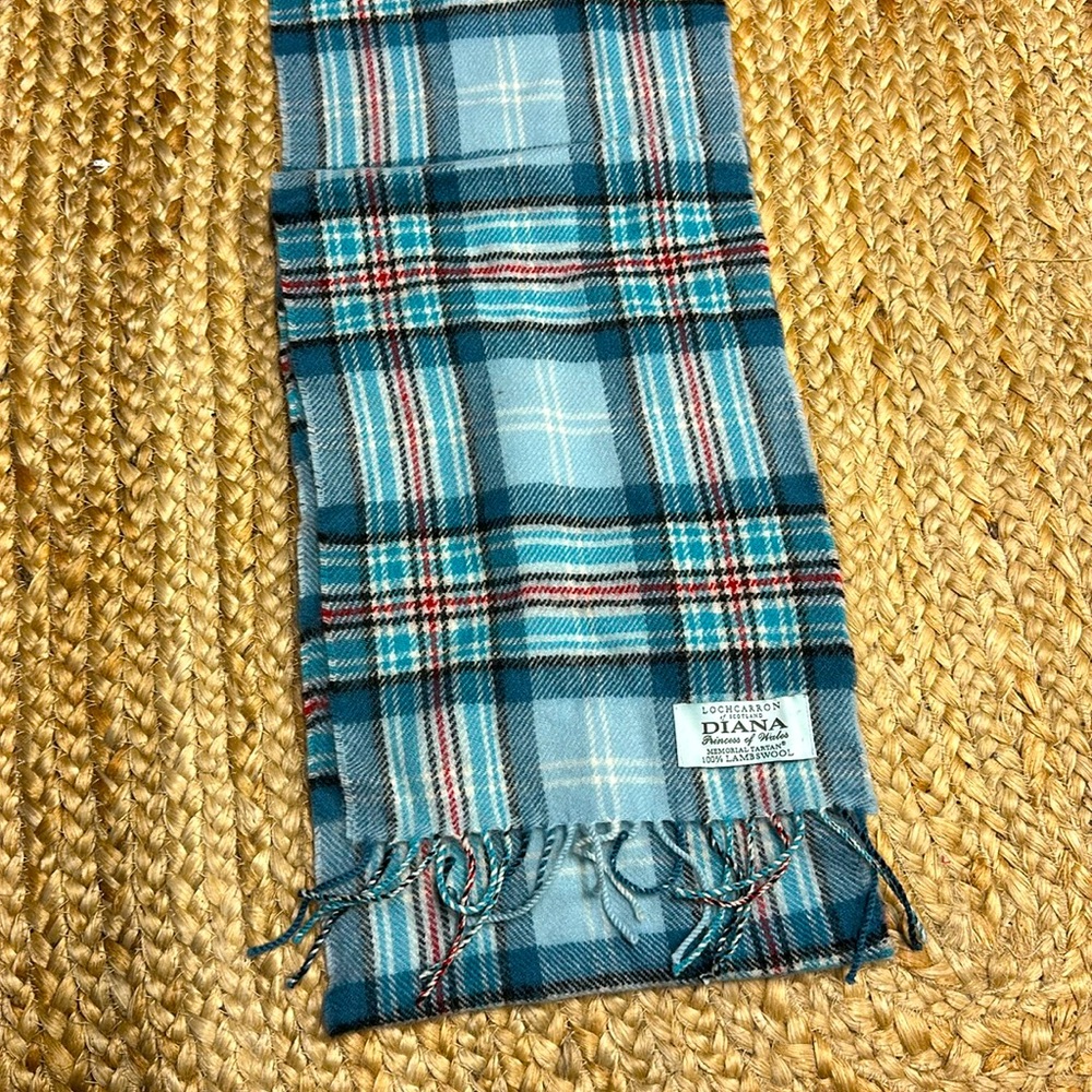 Loch Caron of Scotland 100% lambs wool scarf